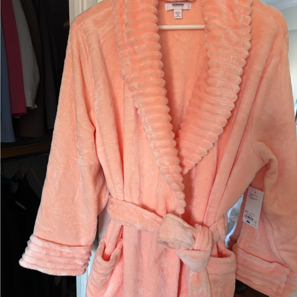 Kohl's Soft Peach Plush Robe - Picture 2 of 5